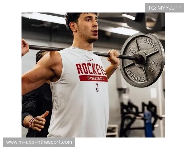 申京禁区卡位篮板得手，二次进攻造成杀伤